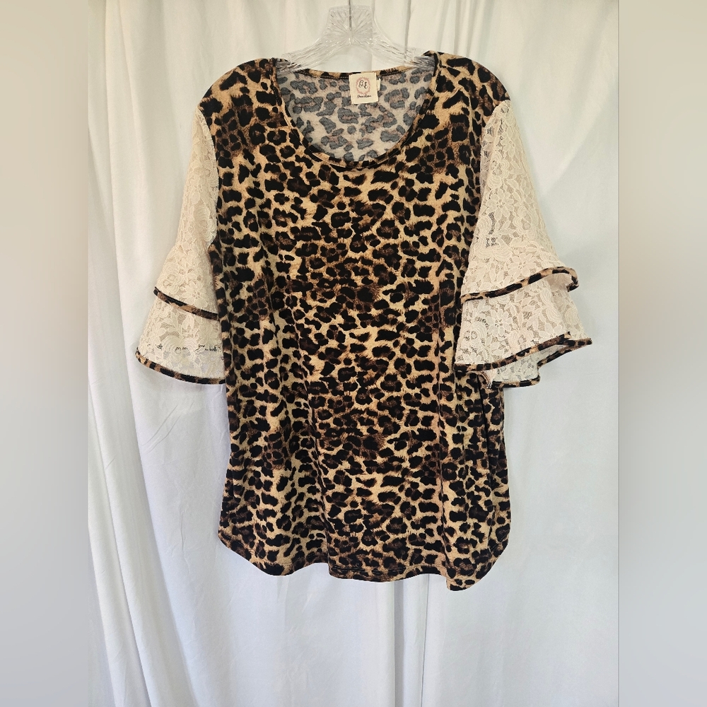 Grace & Emma Leopard Print Blouse with Lace Sleeves Size  XL